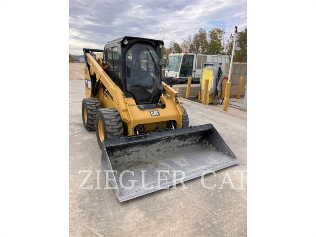 CAT 272D2 Krautuvai su šoniniu pasukimu