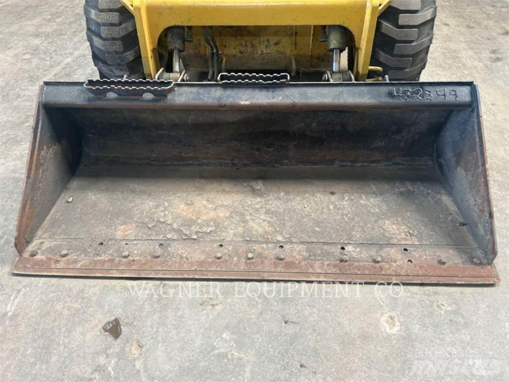 CAT 272D2 Krautuvai su šoniniu pasukimu