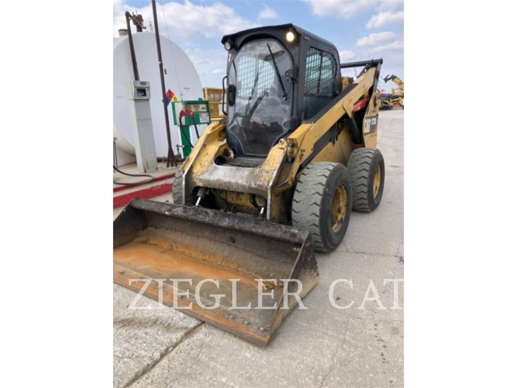 CAT 272D2 Krautuvai su šoniniu pasukimu