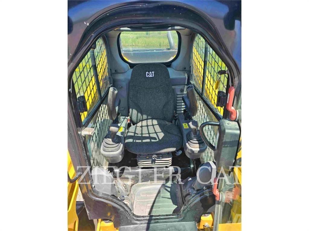CAT 272D2 Krautuvai su šoniniu pasukimu