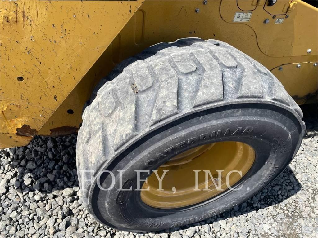 CAT 272D2XHP Krautuvai su šoniniu pasukimu