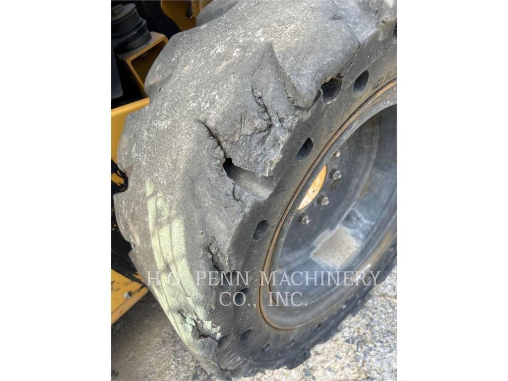 CAT 272D2XHP Krautuvai su šoniniu pasukimu