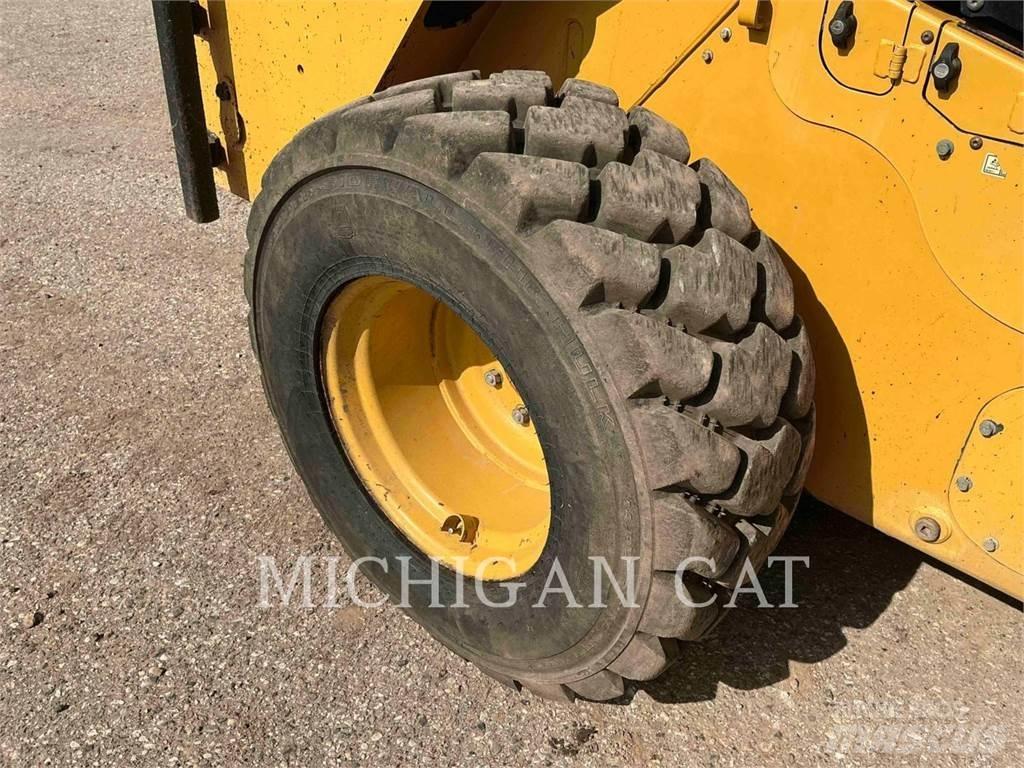 CAT 272D2XHP AQ Krautuvai su šoniniu pasukimu