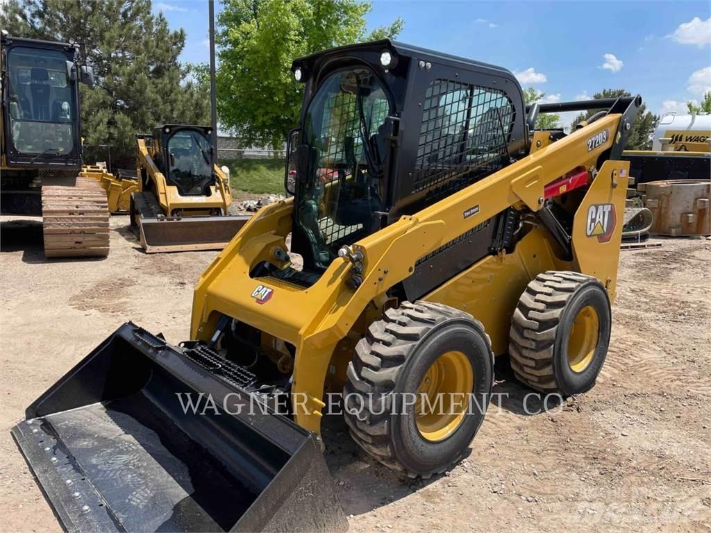 CAT 272D3 Krautuvai su šoniniu pasukimu