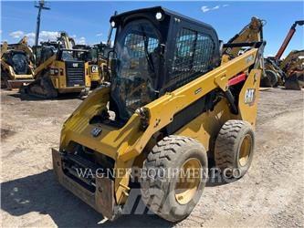 CAT 272D3 Krautuvai su šoniniu pasukimu