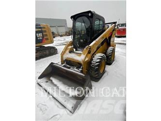 CAT 272D3 Krautuvai su šoniniu pasukimu