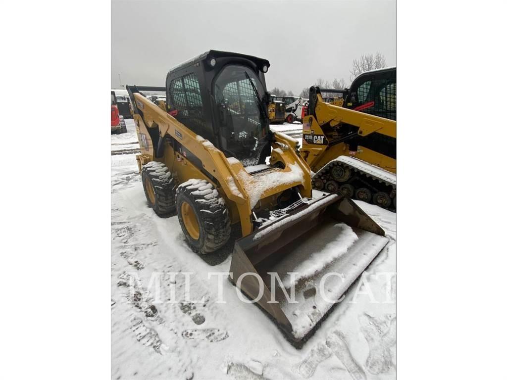 CAT 272D3 Krautuvai su šoniniu pasukimu