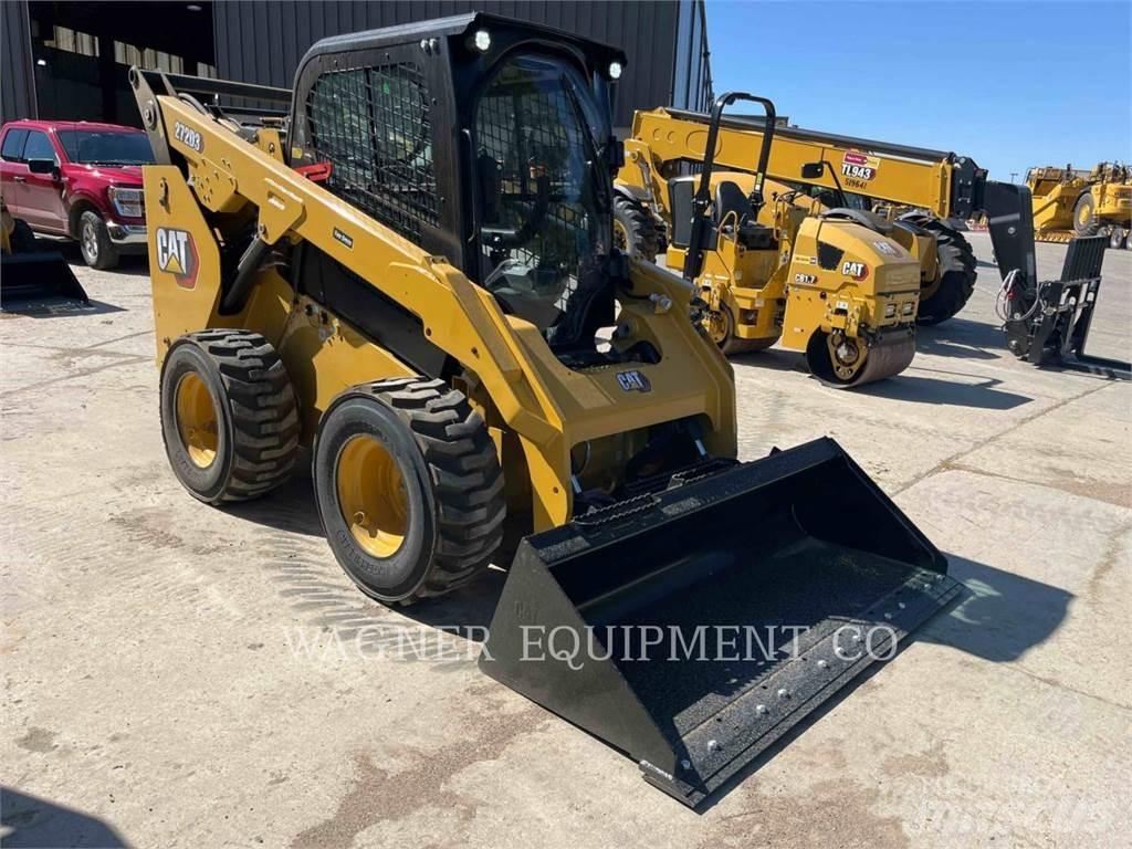 CAT 272D3 Krautuvai su šoniniu pasukimu