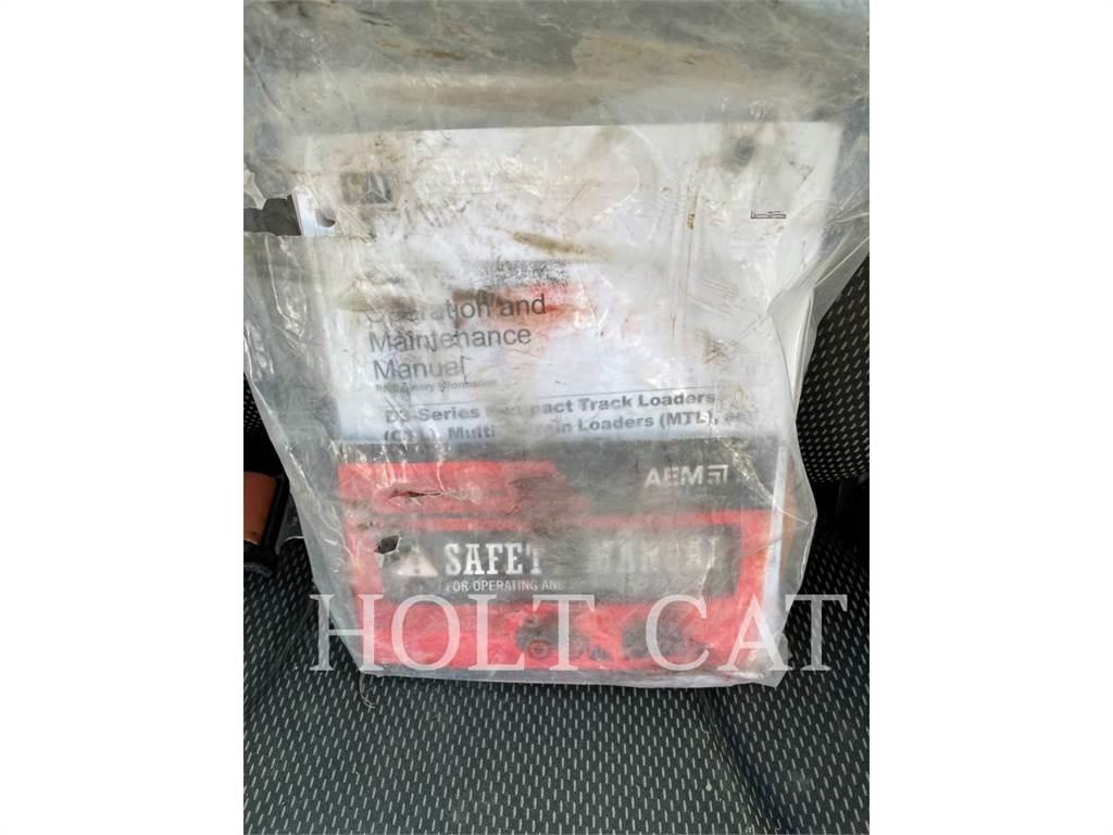 CAT 272D3 Krautuvai su šoniniu pasukimu