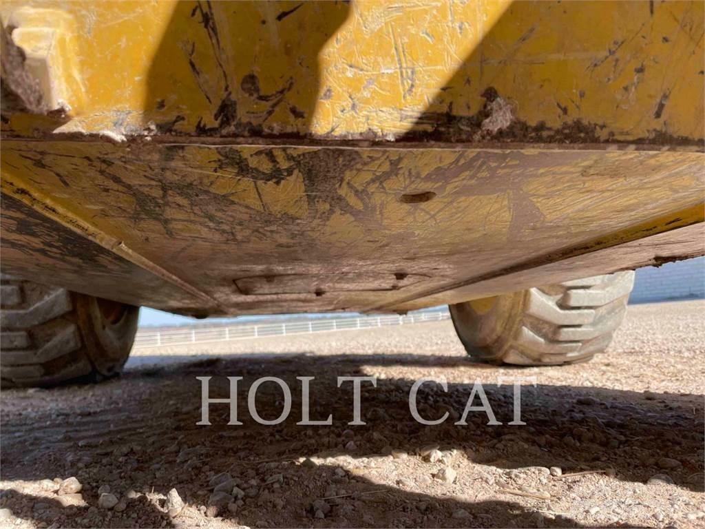 CAT 272D3 Krautuvai su šoniniu pasukimu