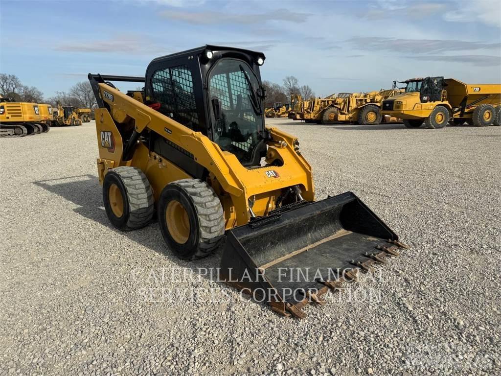 CAT 272D3 Krautuvai su šoniniu pasukimu