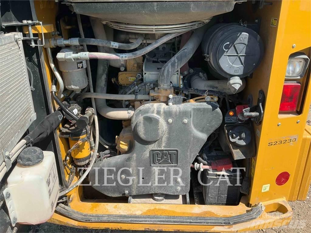 CAT 272D3 Krautuvai su šoniniu pasukimu
