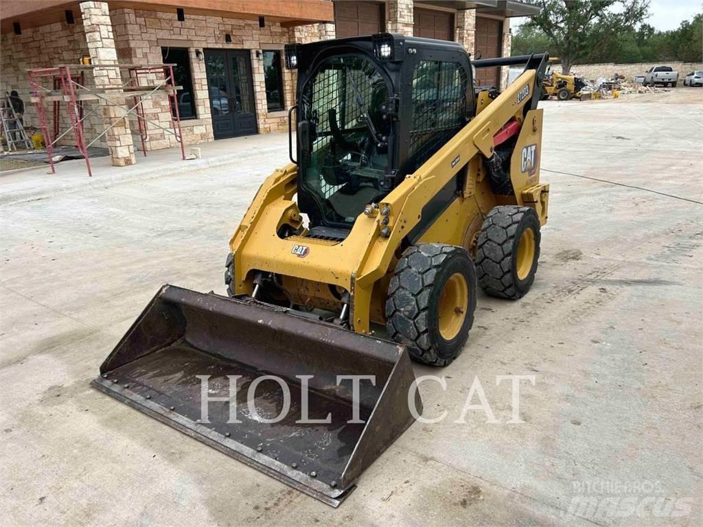 CAT 272D3 Krautuvai su šoniniu pasukimu