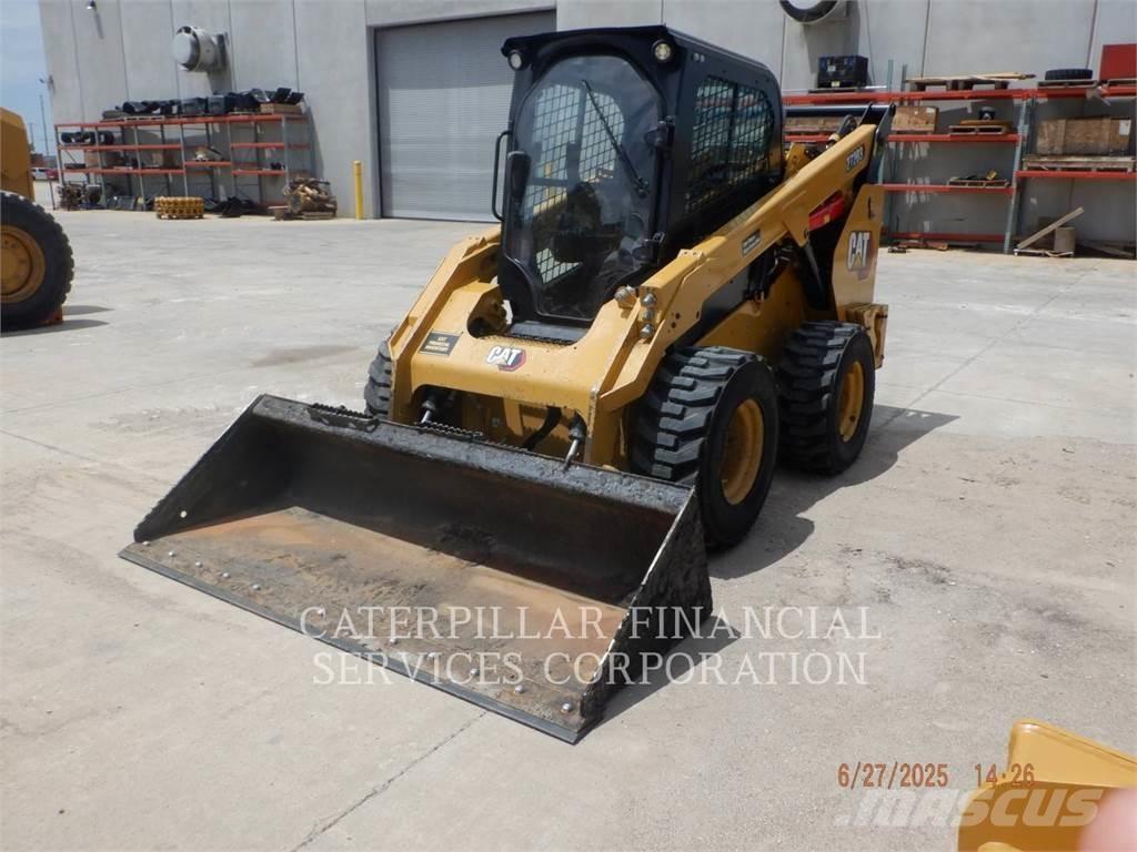 CAT 272D3 Krautuvai su šoniniu pasukimu