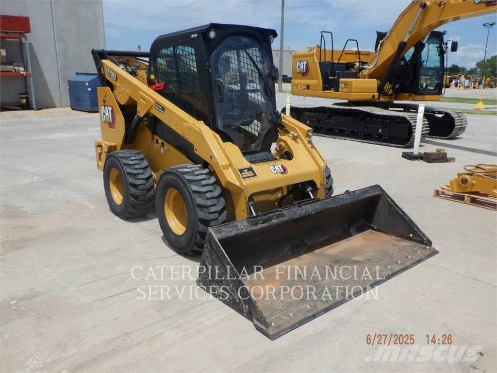 CAT 272D3 Krautuvai su šoniniu pasukimu