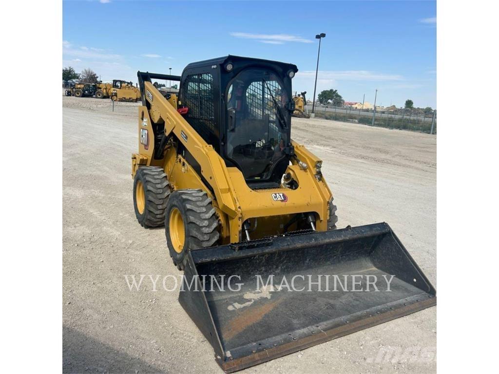 CAT 272D3 Krautuvai su šoniniu pasukimu
