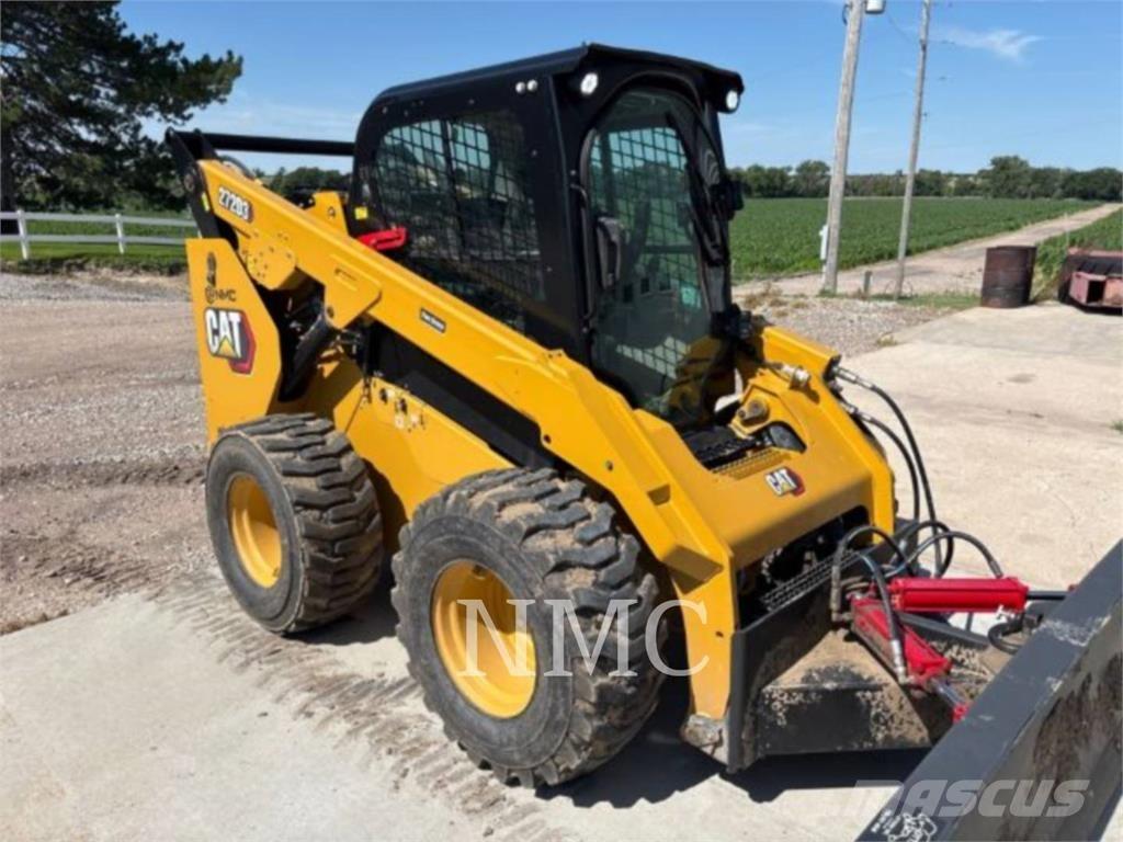 CAT 272D3 Krautuvai su šoniniu pasukimu