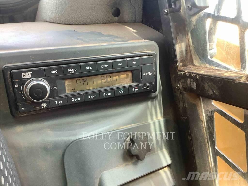 CAT 272D3XPS2C Krautuvai su šoniniu pasukimu