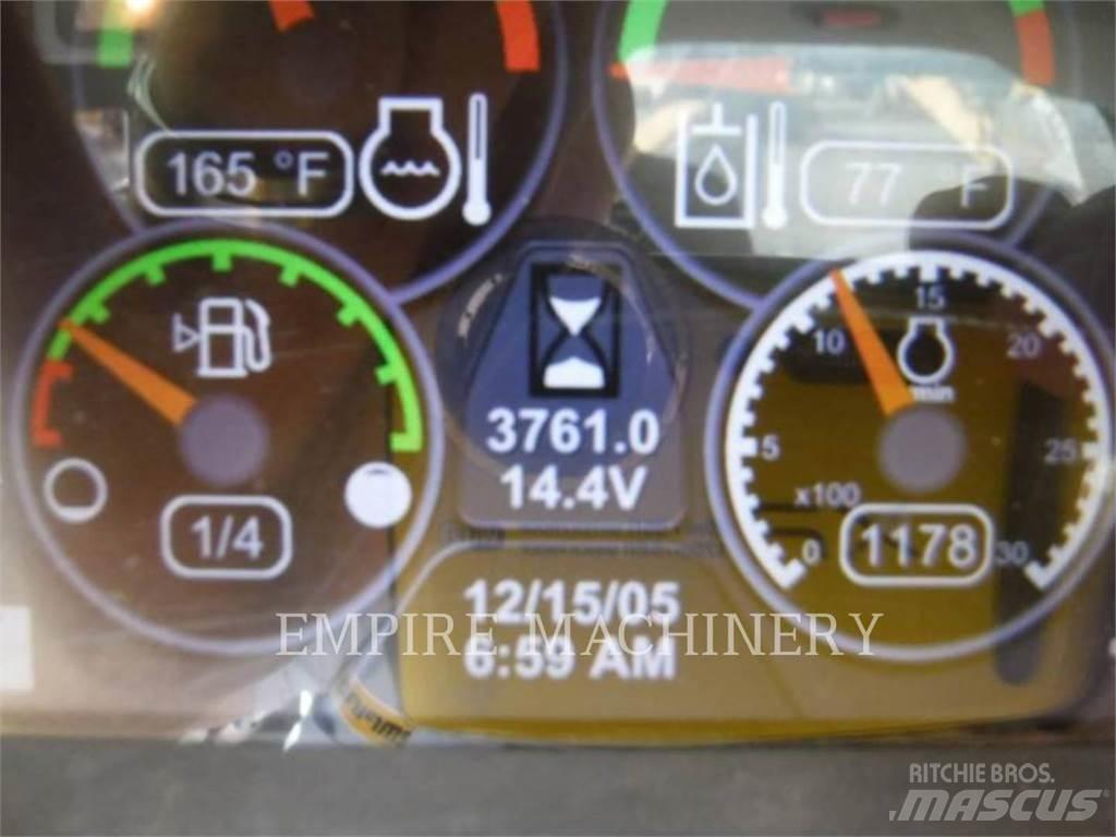 CAT 289D Krautuvai su šoniniu pasukimu