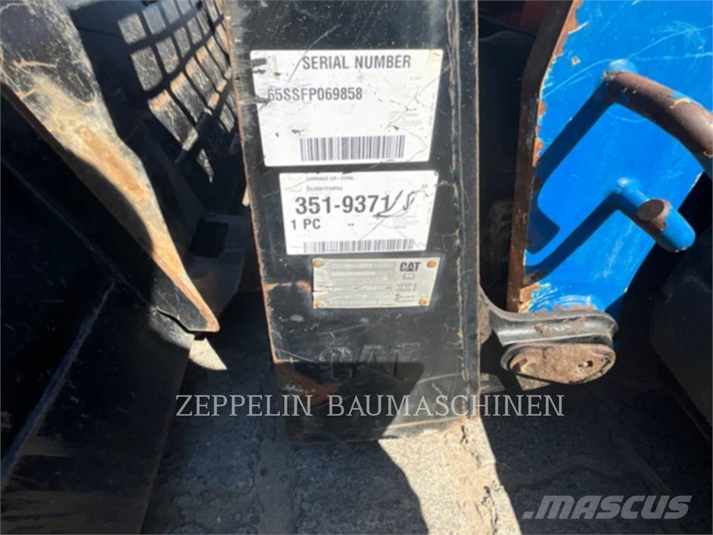 CAT 289D Krautuvai su šoniniu pasukimu