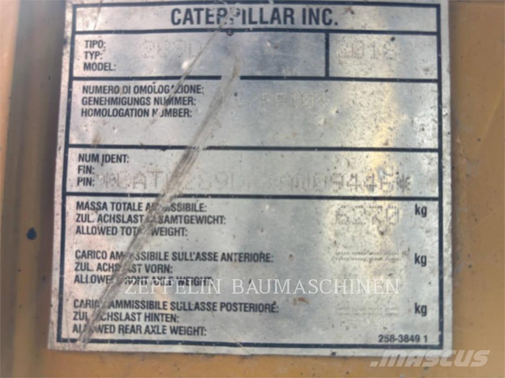 CAT 289D Krautuvai su šoniniu pasukimu