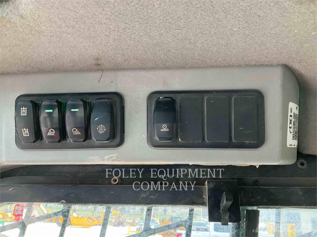 CAT 289D3XPS2C Krautuvai su šoniniu pasukimu