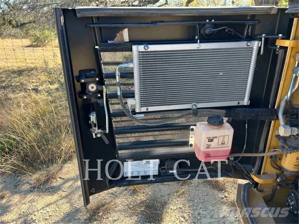CAT 299D CAB Krautuvai su šoniniu pasukimu