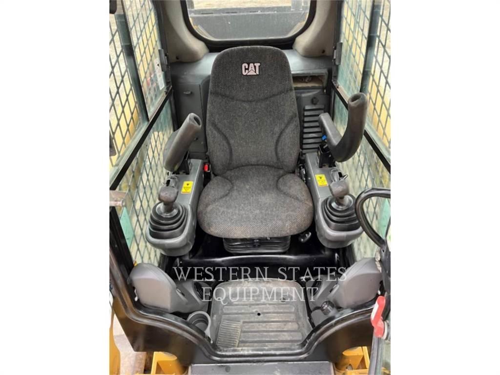 CAT 299D2 Krautuvai su šoniniu pasukimu