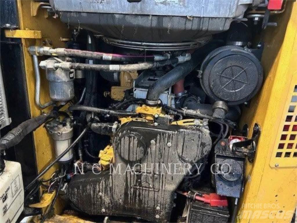CAT 299D2 XHP Krautuvai su šoniniu pasukimu