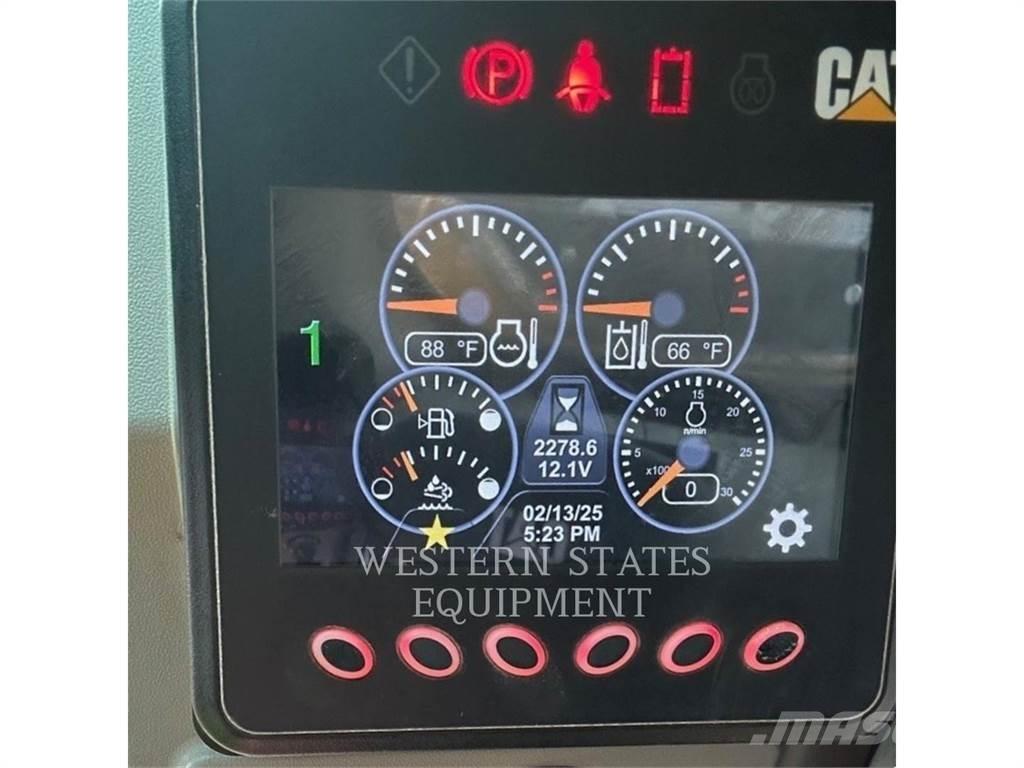 CAT 299D3 Krautuvai su šoniniu pasukimu