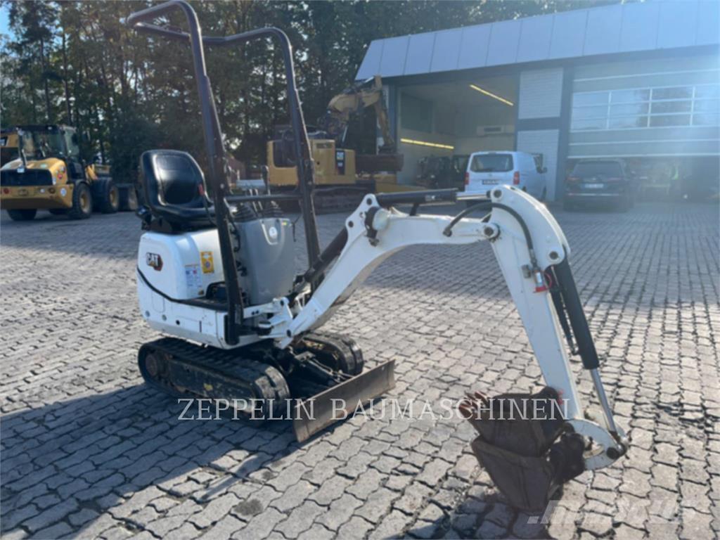 CAT 300.9D Vikšriniai ekskavatoriai