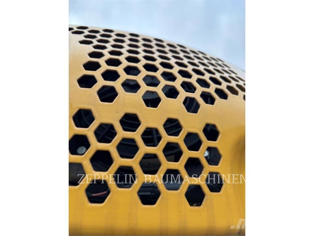 CAT 301.8-05A Vikšriniai ekskavatoriai