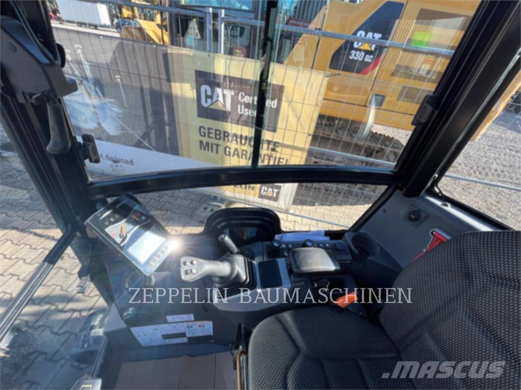 CAT 301.8-05A Vikšriniai ekskavatoriai