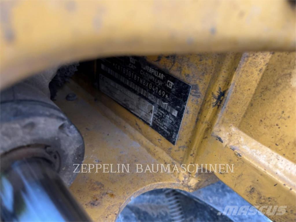 CAT 301.8-05A Vikšriniai ekskavatoriai