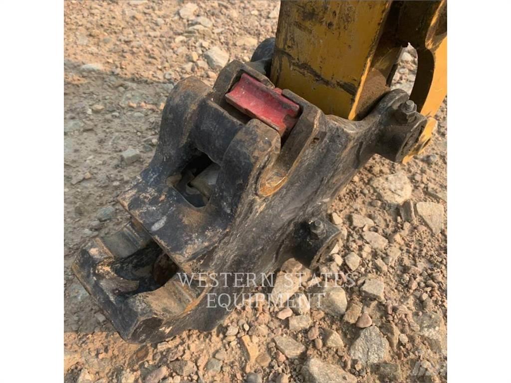CAT 302 Vikšriniai ekskavatoriai