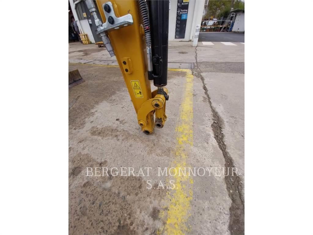CAT 302 Vikšriniai ekskavatoriai