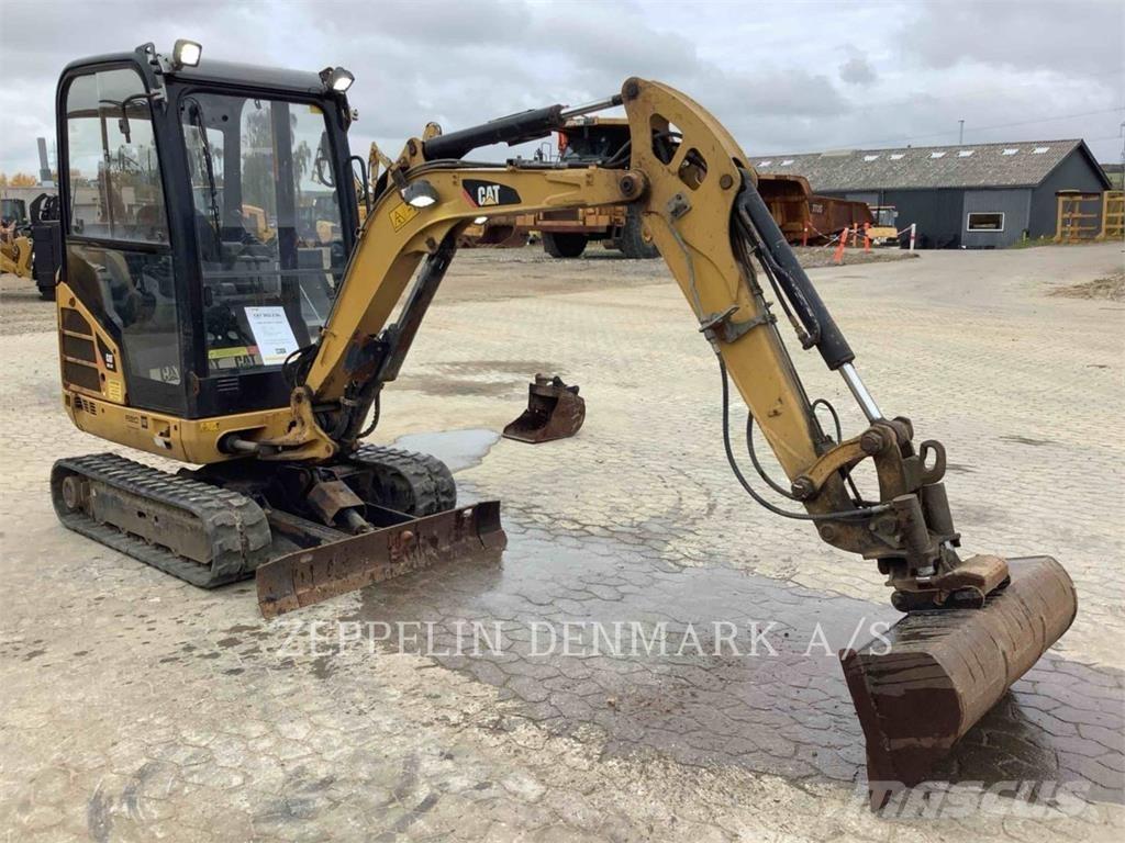 CAT 302.2D Vikšriniai ekskavatoriai