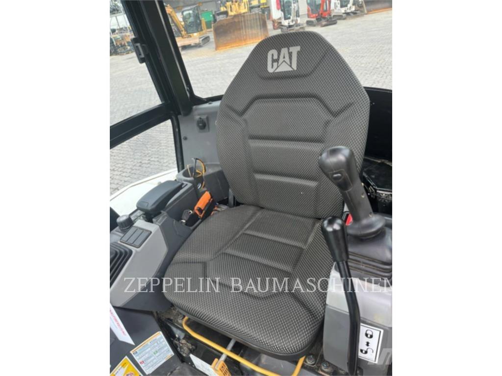 CAT 302.7CR-07 Vikšriniai ekskavatoriai
