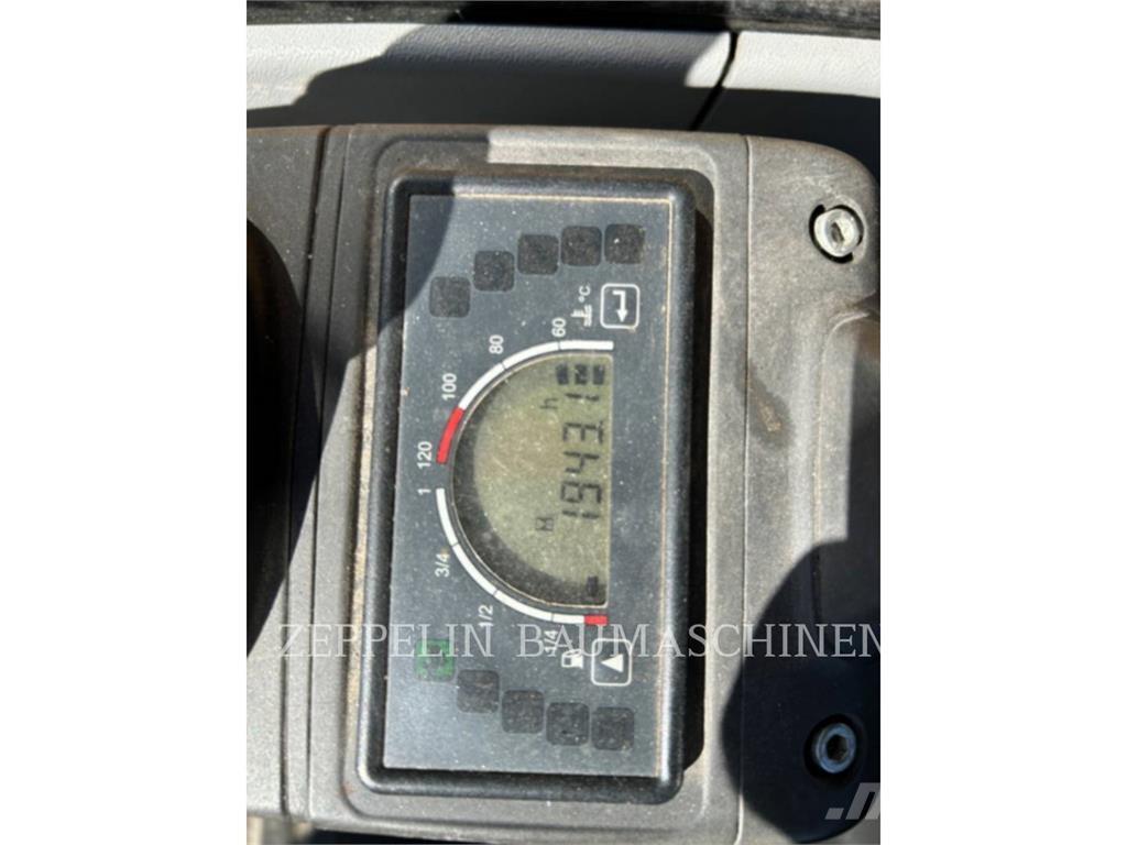 CAT 302.7D Vikšriniai ekskavatoriai