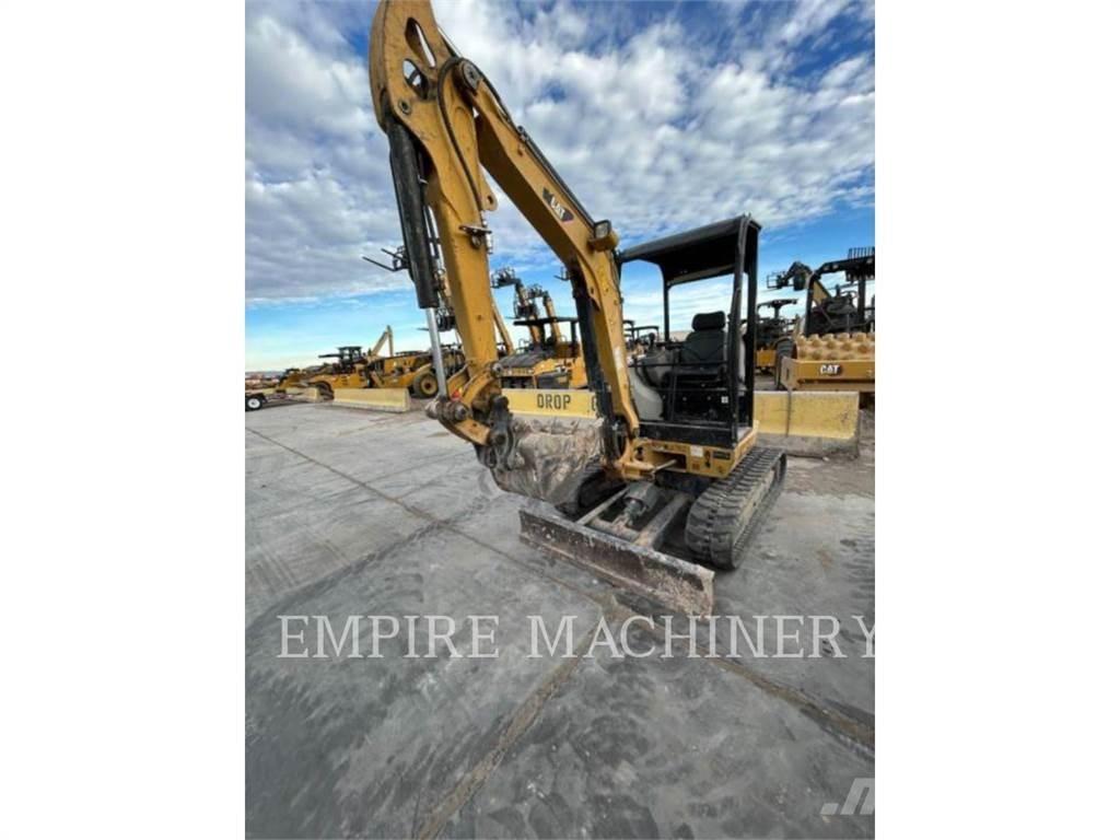 CAT 302.7D CR Vikšriniai ekskavatoriai