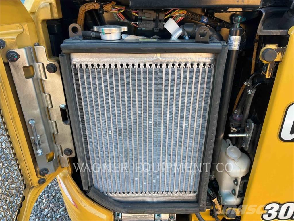 CAT 302 CR THB Vikšriniai ekskavatoriai