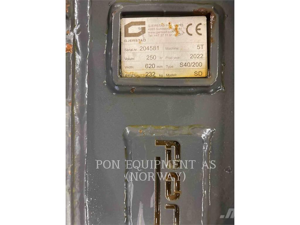 CAT 30507CR Vikšriniai ekskavatoriai