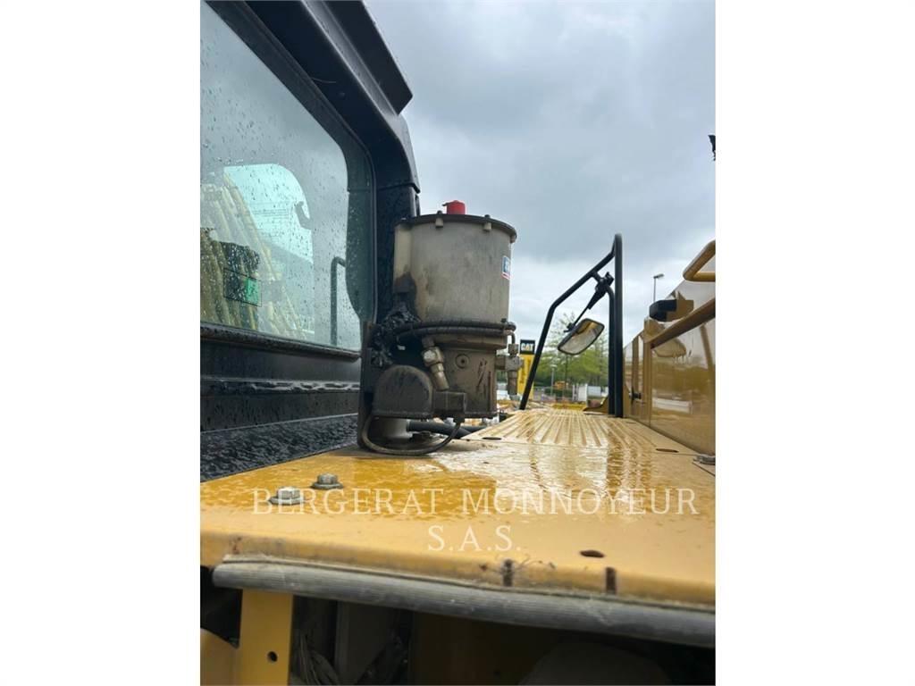 CAT 320 Vikšriniai ekskavatoriai