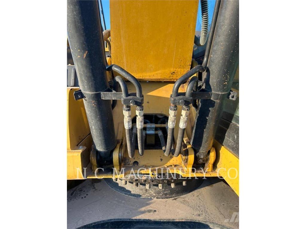 CAT 320 Vikšriniai ekskavatoriai