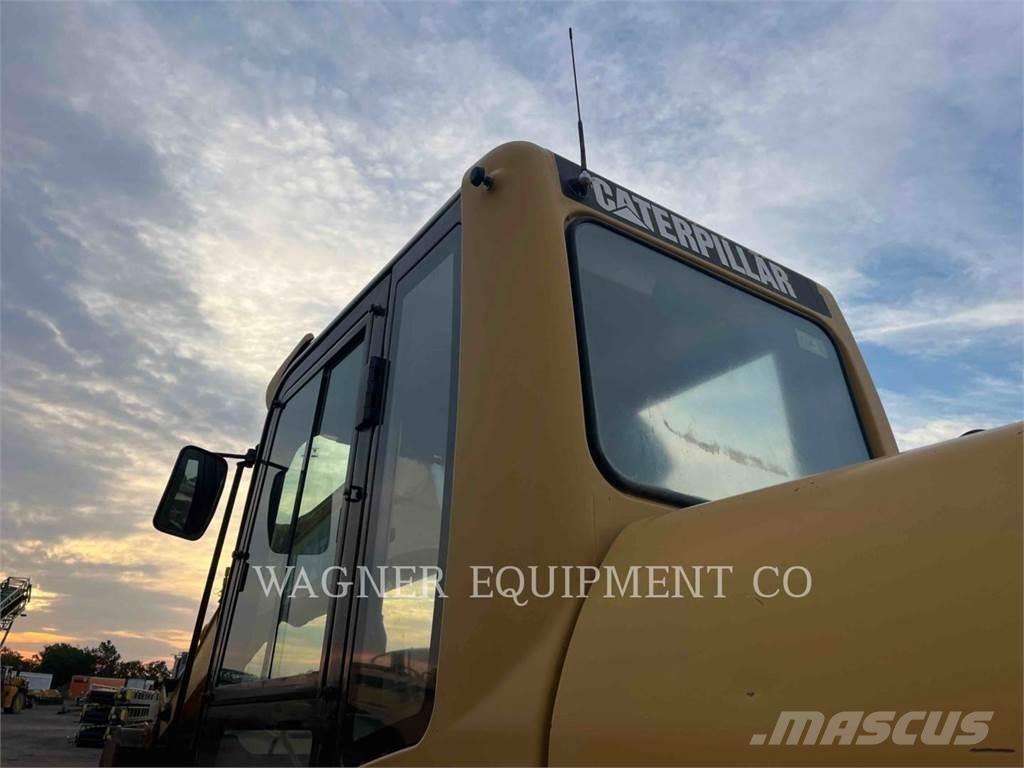 CAT 320CL Vikšriniai ekskavatoriai