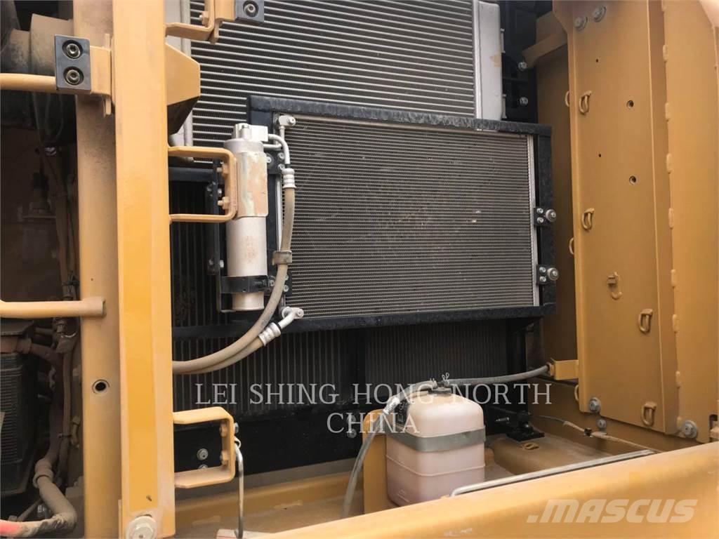 CAT 320D2 Vikšriniai ekskavatoriai