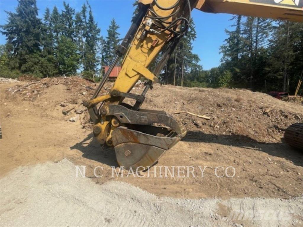 CAT 320E Vikšriniai ekskavatoriai