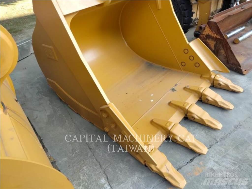 CAT 323 Kaušai