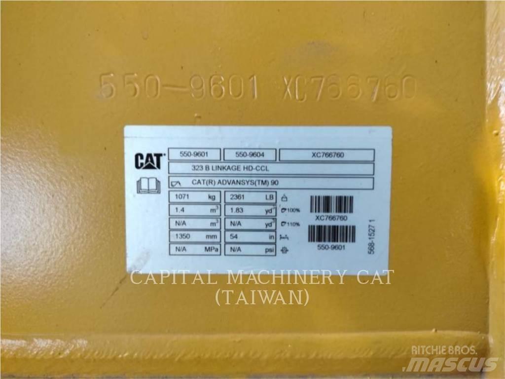 CAT 323 Kaušai