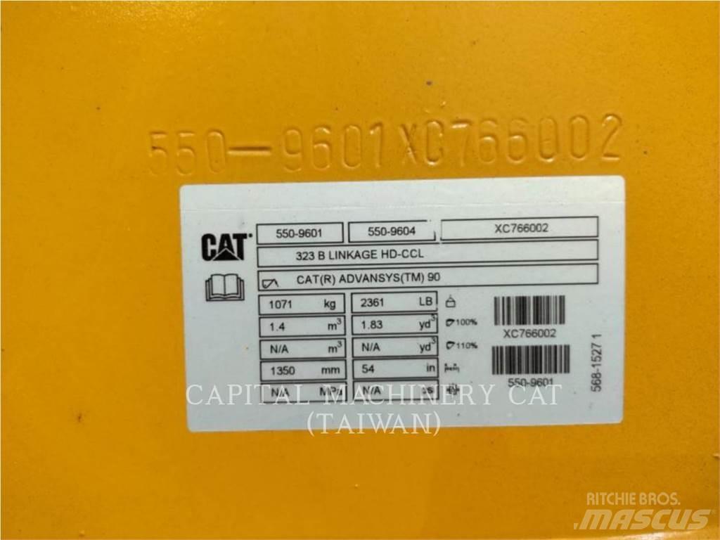 CAT 323 Kaušai